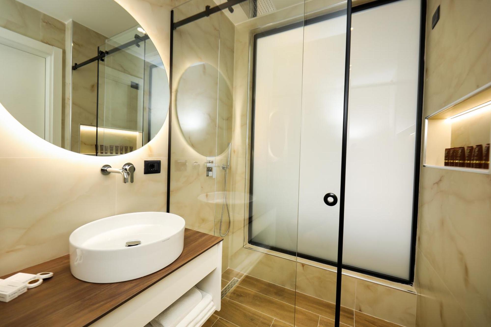Hotel Adore Vlorë 외부 사진