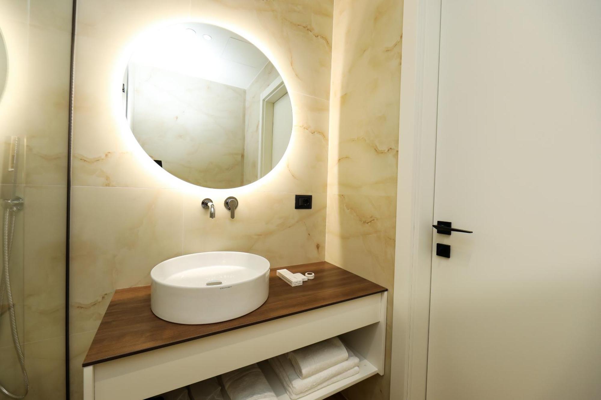 Hotel Adore Vlorë 외부 사진
